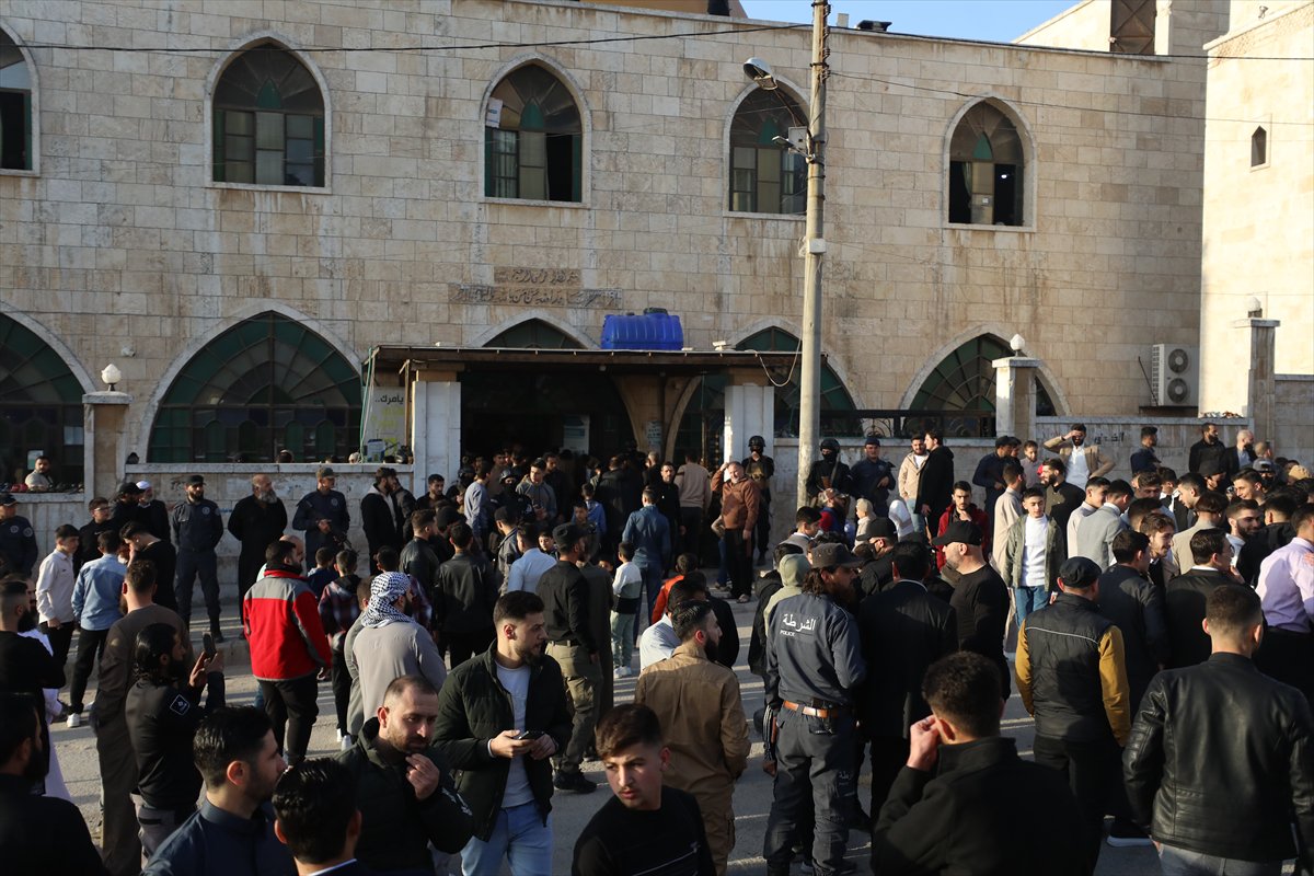 Suriye'de Esad rejimi sonrası ilk bayram namazı