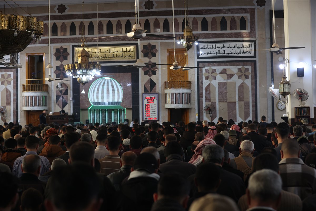 Suriye'de Esad rejimi sonrası ilk bayram namazı