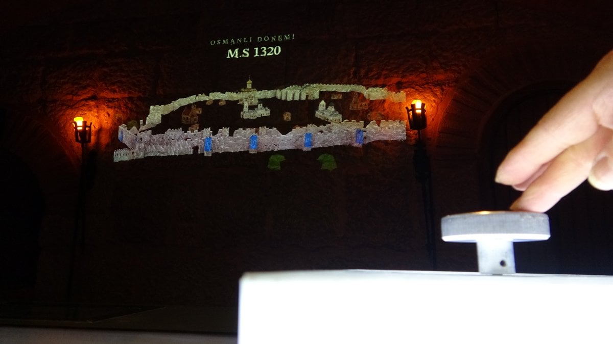 Bursa'nın 2 bin 500 yıllık infaz kapısı, sanat galerisine dönüştü