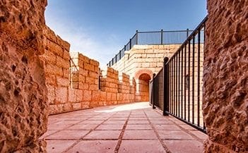 Bursa'nın 2 bin 500 yıllık infaz kapısı, sanat galerisine dönüştü