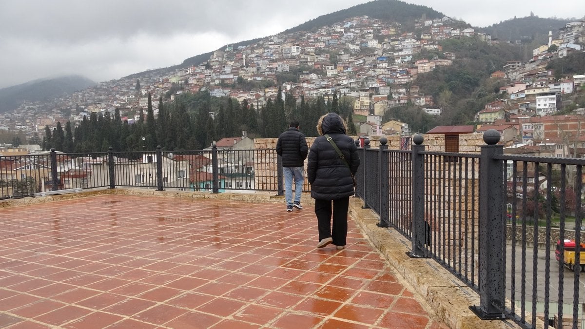 Bursa'nın 2 bin 500 yıllık infaz kapısı, sanat galerisine dönüştü
