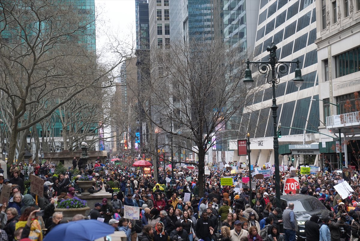 ABD genelinde Donald Trump yönetimine karşı protesto gösterileri gerçekleştirildi