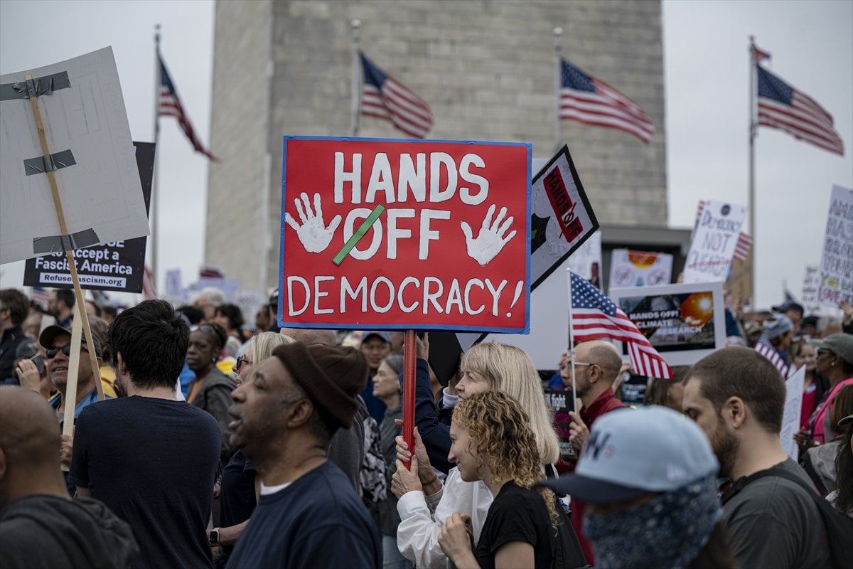 ABD genelinde Donald Trump yönetimine karşı protesto gösterileri gerçekleştirildi