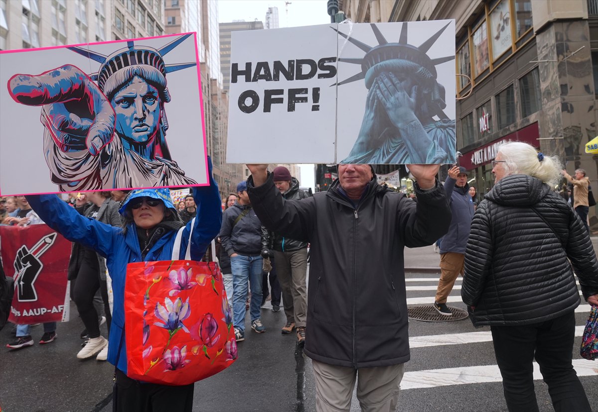 ABD genelinde Donald Trump yönetimine karşı protesto gösterileri gerçekleştirildi