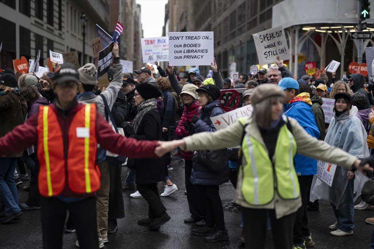 ABD genelinde Donald Trump yönetimine karşı protesto gösterileri gerçekleştirildi