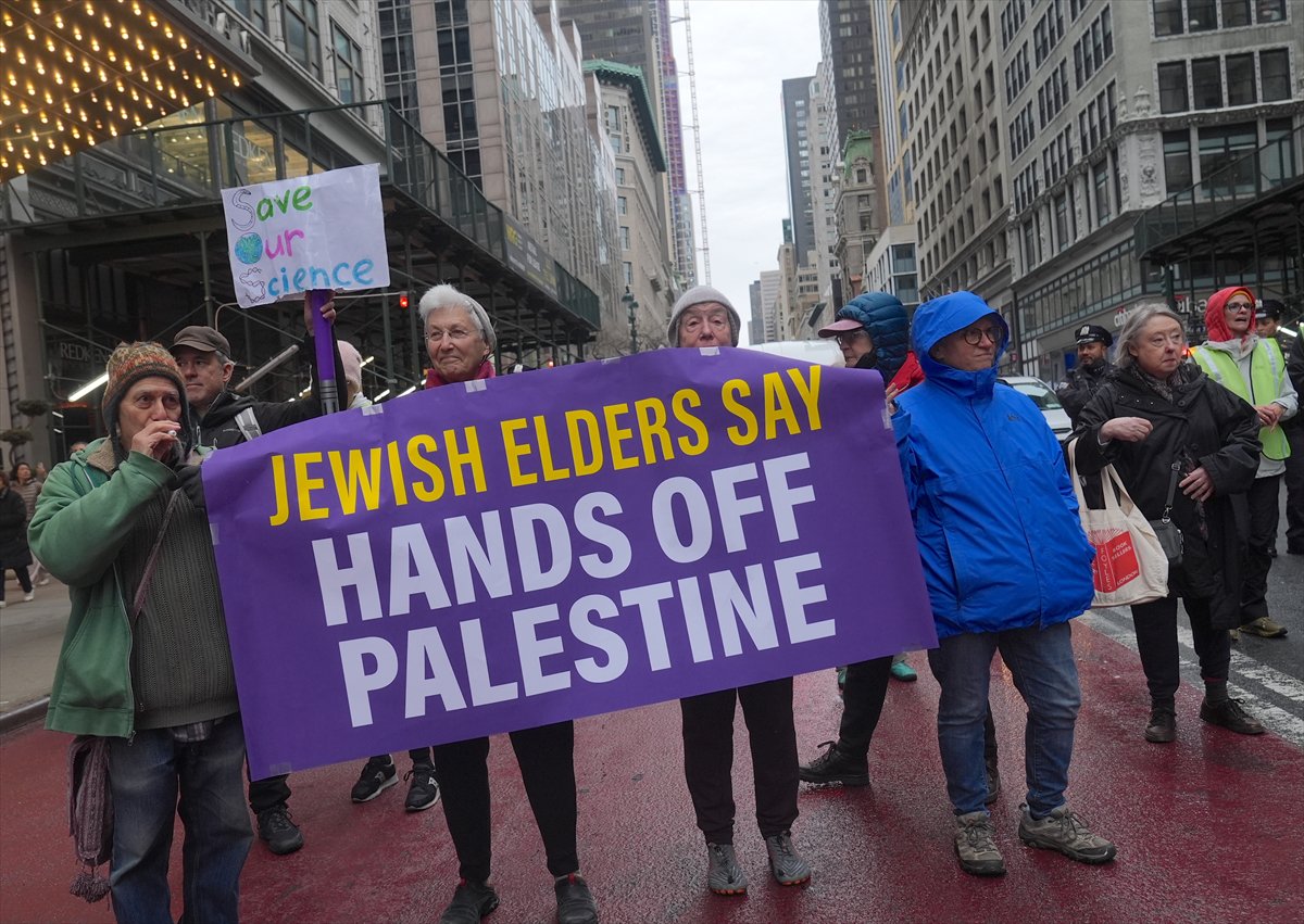 ABD genelinde Donald Trump yönetimine karşı protesto gösterileri gerçekleştirildi