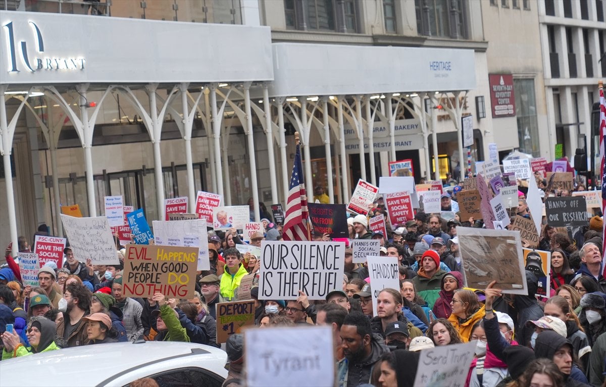 ABD genelinde Donald Trump yönetimine karşı protesto gösterileri gerçekleştirildi