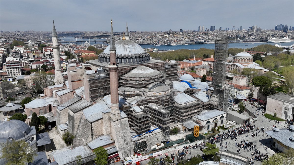 Ayasofya'nın ana kubbesinde tarihi restorasyon başlıyor