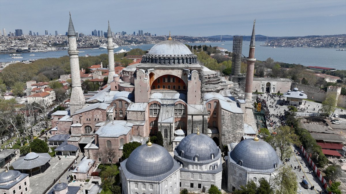 Ayasofya'nın ana kubbesinde tarihi restorasyon başlıyor