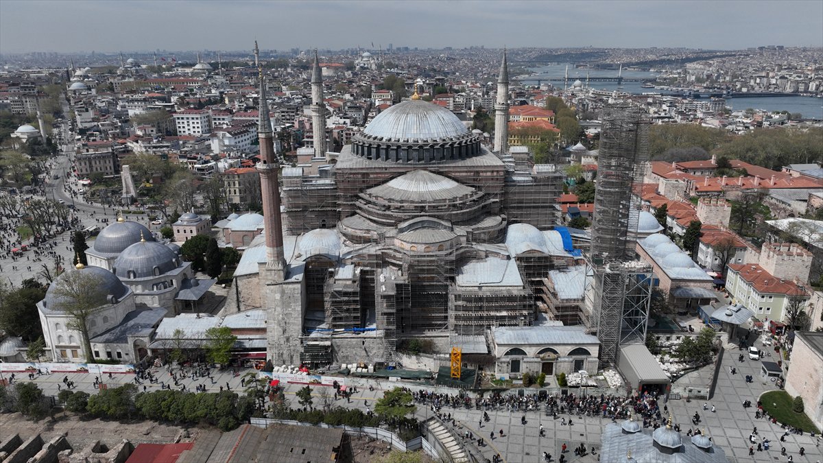 Ayasofya'nın ana kubbesinde tarihi restorasyon başlıyor