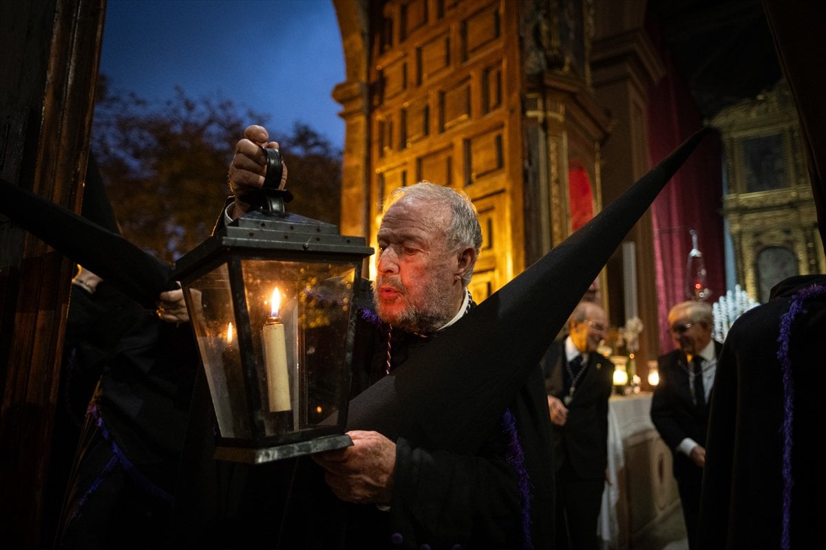 İspanya'da Paskalya coşkusu: Kutsal Hafta Alayı düzenlendi