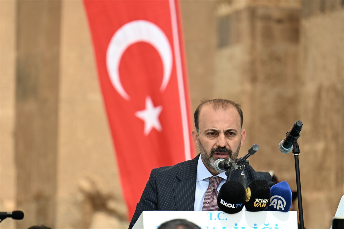 Akdamar Adası, Badem Çiçekleri Festivaliyle renkli görüntülere sahne oldu