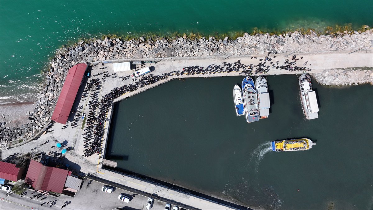 Akdamar Adası, Badem Çiçekleri Festivaliyle renkli görüntülere sahne oldu