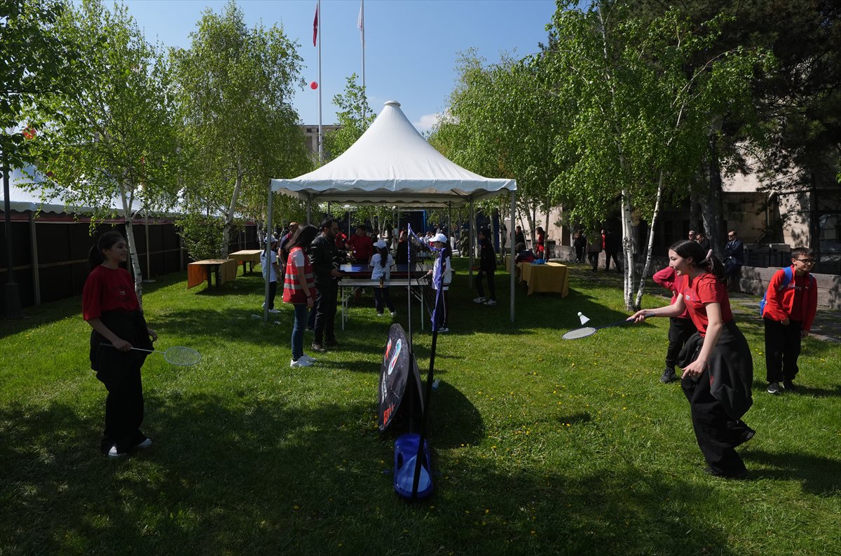 23 Nisan coşkusu başladı, çocuklar TBMM'de bilim ve sanatla buluştu