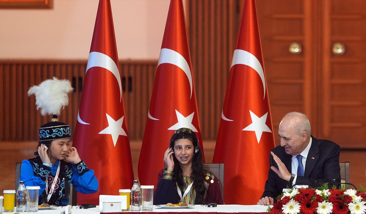 TBMM Başkanı Numan Kurtulmuş, 30 ülkeden gelen çocukları ağırladı