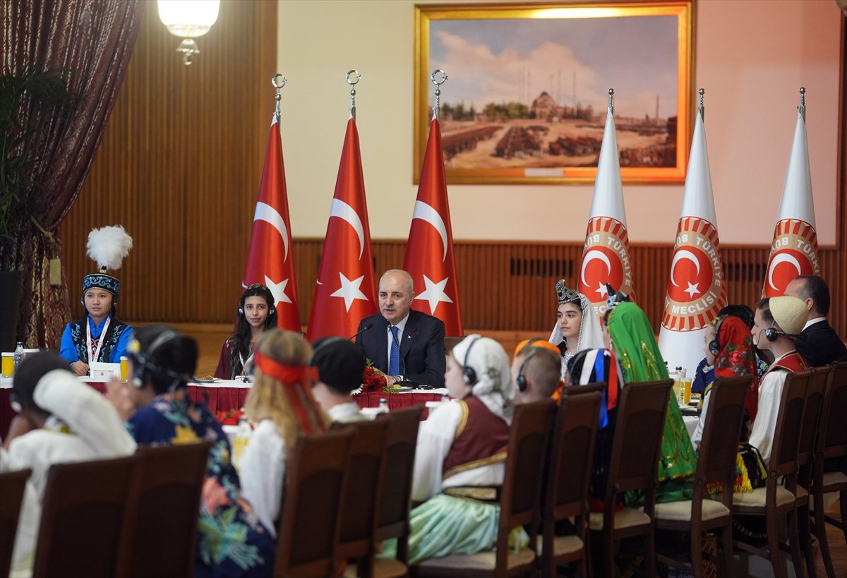 TBMM Başkanı Numan Kurtulmuş, 30 ülkeden gelen çocukları ağırladı