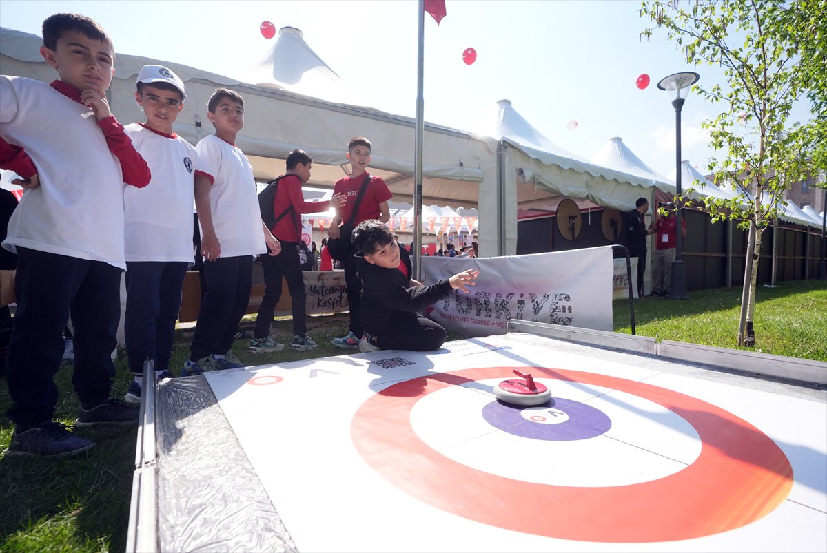 23 Nisan coşkusu başladı, çocuklar TBMM'de bilim ve sanatla buluştu