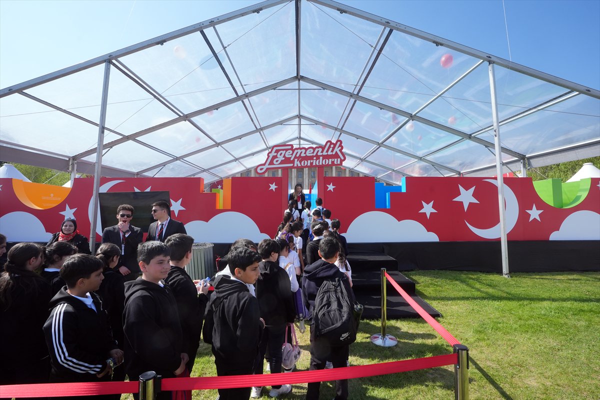 23 Nisan coşkusu başladı, çocuklar TBMM'de bilim ve sanatla buluştu