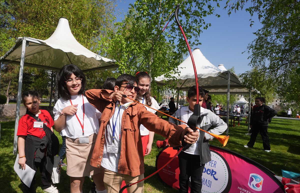 23 Nisan coşkusu başladı, çocuklar TBMM'de bilim ve sanatla buluştu