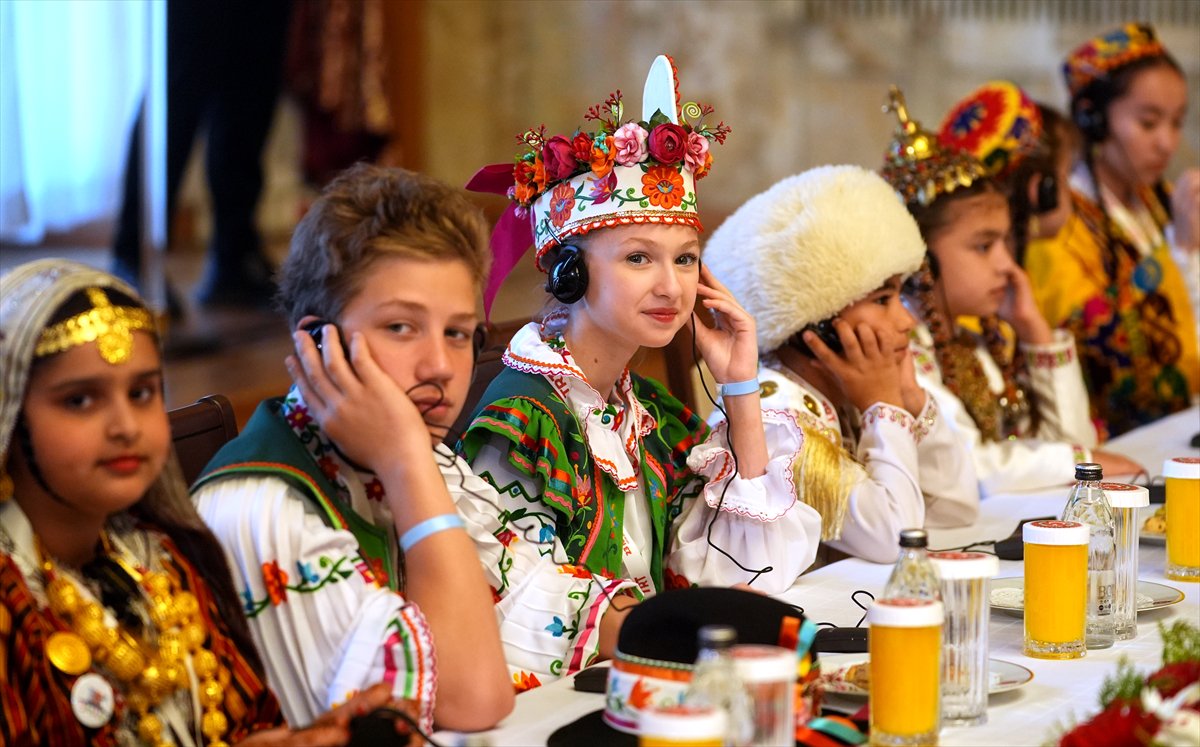 TBMM Başkanı Numan Kurtulmuş, 30 ülkeden gelen çocukları ağırladı