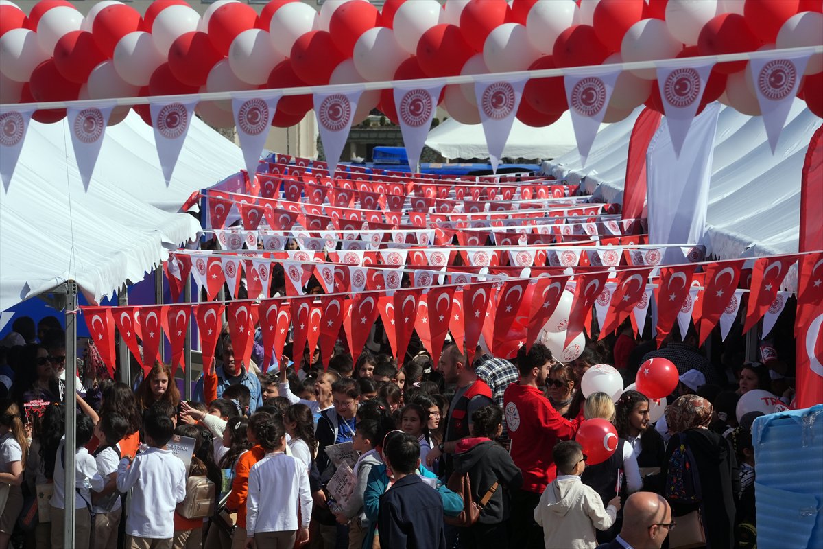 23 Nisan coşkusu başladı, çocuklar TBMM'de bilim ve sanatla buluştu