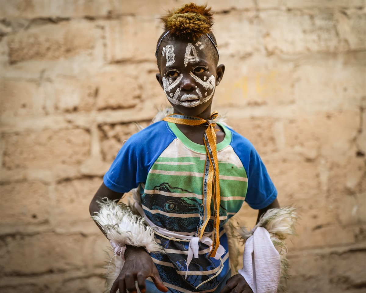 Sengalli çocukların 'simb' gösterisi