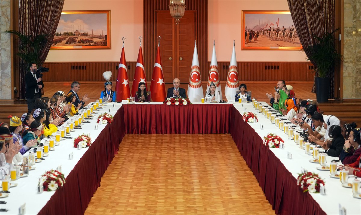 TBMM Başkanı Numan Kurtulmuş, 30 ülkeden gelen çocukları ağırladı