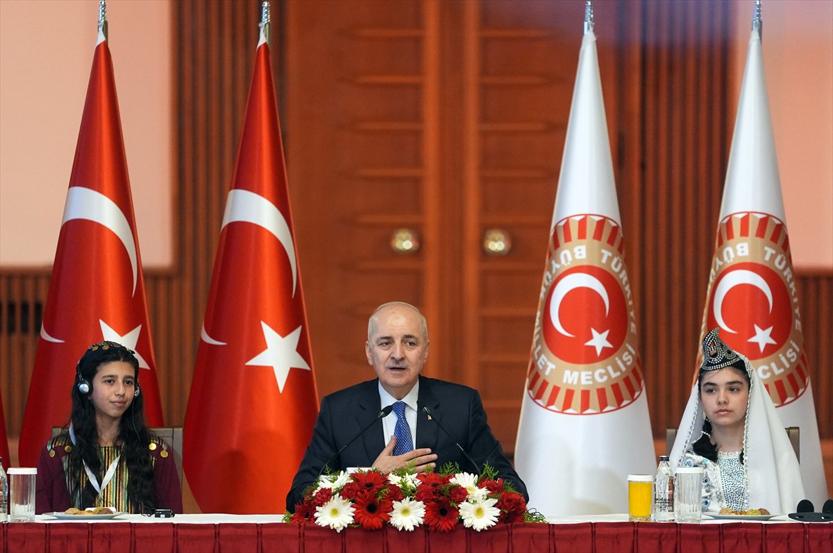 TBMM Başkanı Numan Kurtulmuş, 30 ülkeden gelen çocukları ağırladı