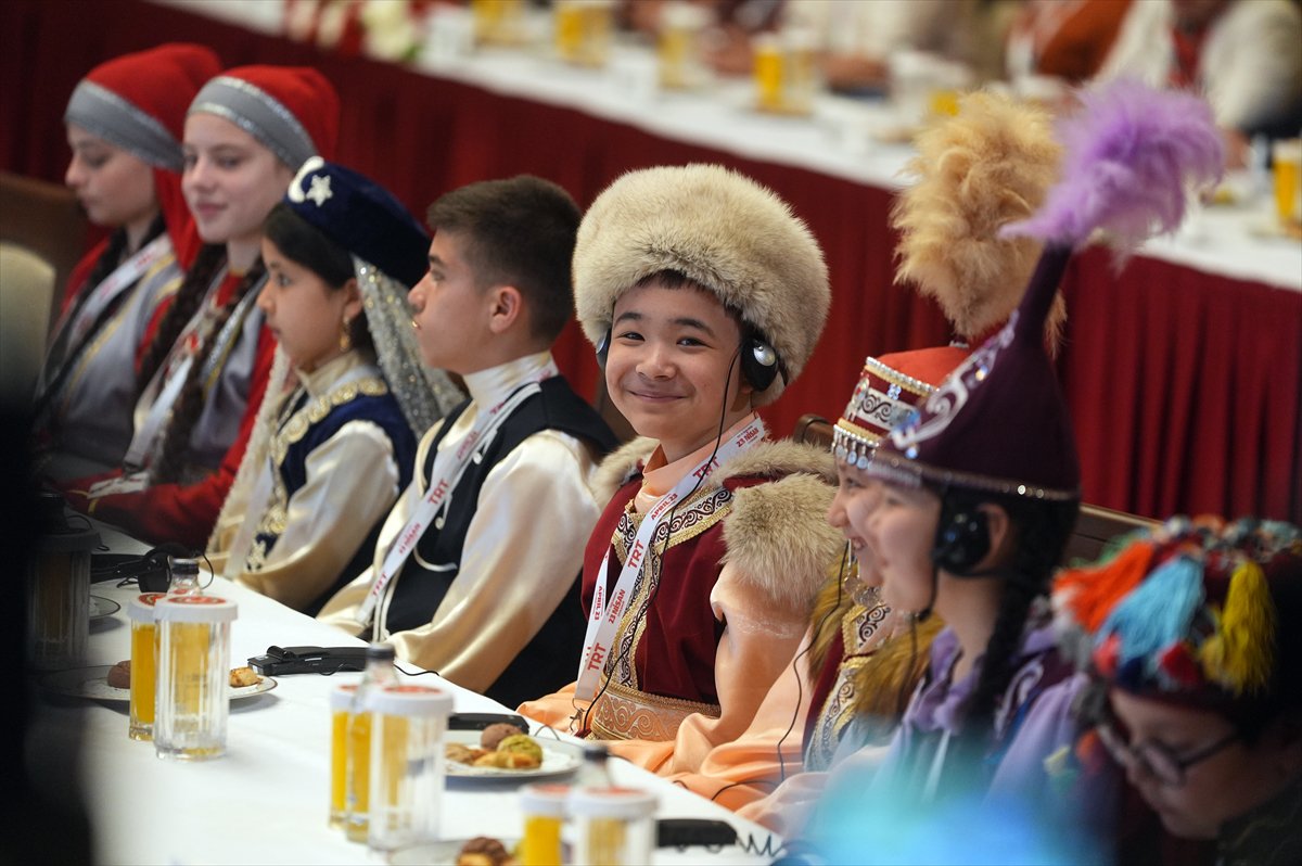 TBMM Başkanı Numan Kurtulmuş, 30 ülkeden gelen çocukları ağırladı