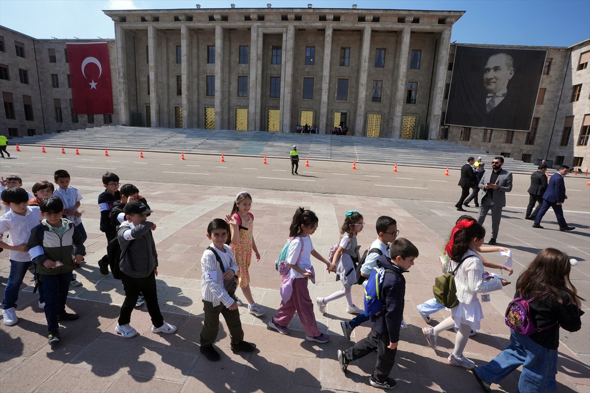 23 Nisan coşkusu başladı, çocuklar TBMM'de bilim ve sanatla buluştu