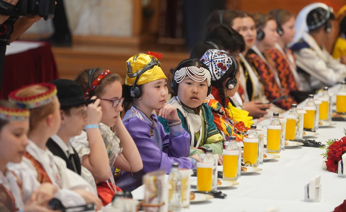 TBMM Başkanı Numan Kurtulmuş, 30 ülkeden gelen çocukları ağırladı