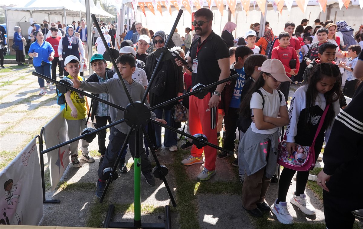 23 Nisan coşkusu başladı, çocuklar TBMM'de bilim ve sanatla buluştu