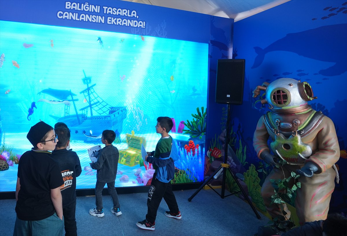 23 Nisan coşkusu başladı, çocuklar TBMM'de bilim ve sanatla buluştu