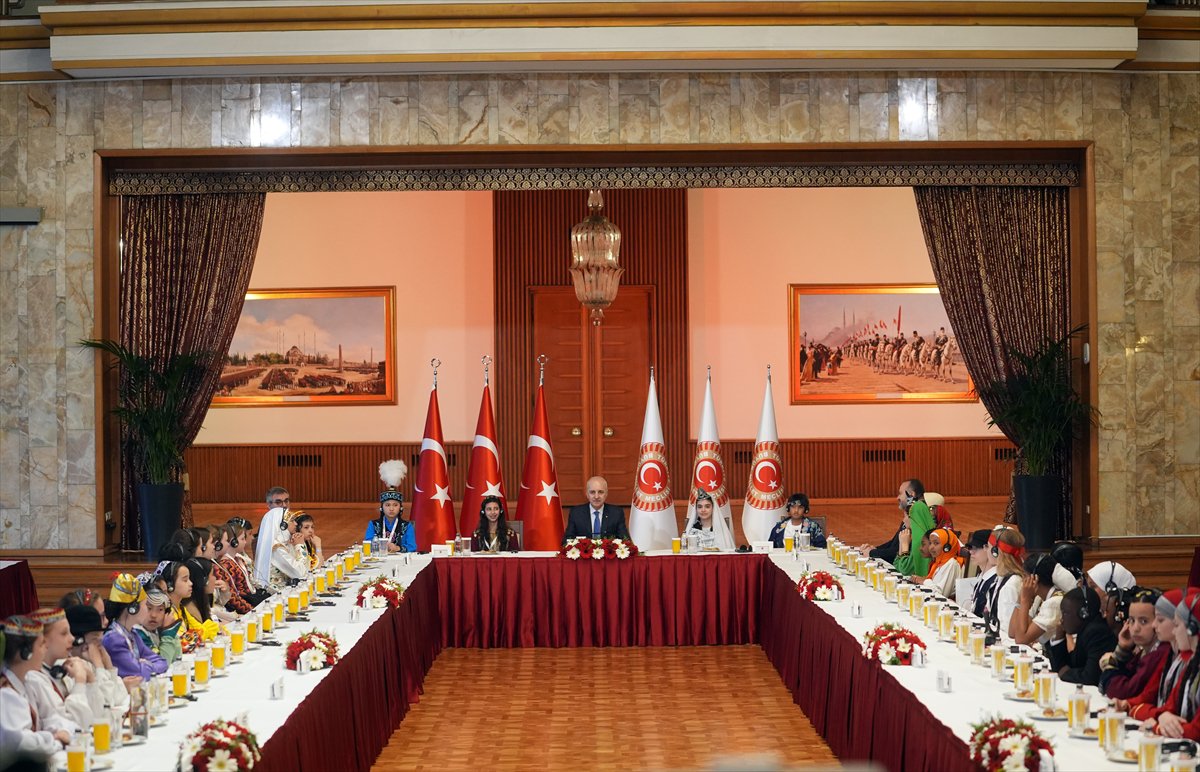 TBMM Başkanı Numan Kurtulmuş, 30 ülkeden gelen çocukları ağırladı