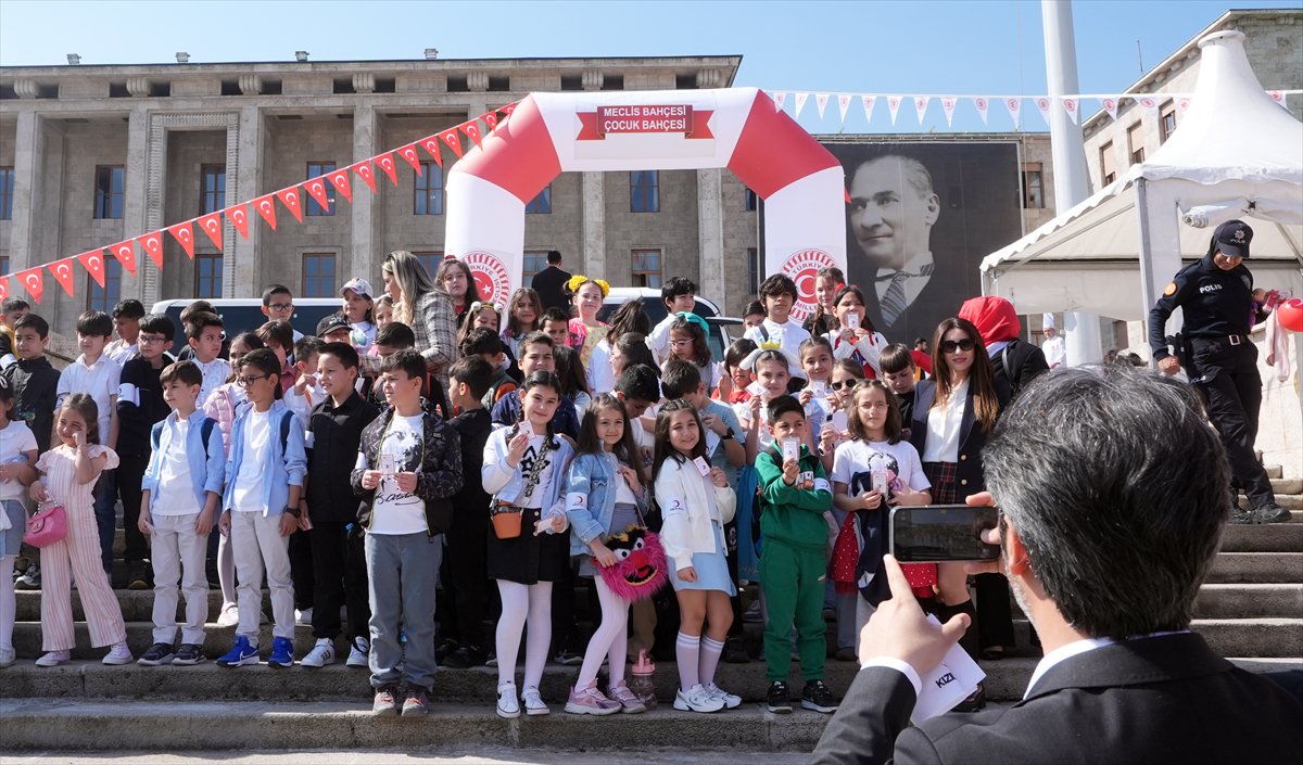 23 Nisan coşkusu başladı, çocuklar TBMM'de bilim ve sanatla buluştu