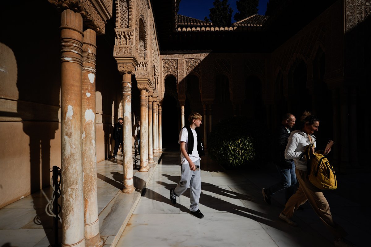 Endülüs'te zamana direnen güzellik: El Hamra Sarayı