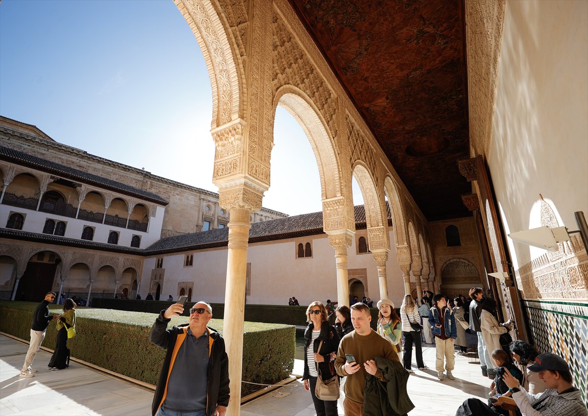 Endülüs'te zamana direnen güzellik: El Hamra Sarayı