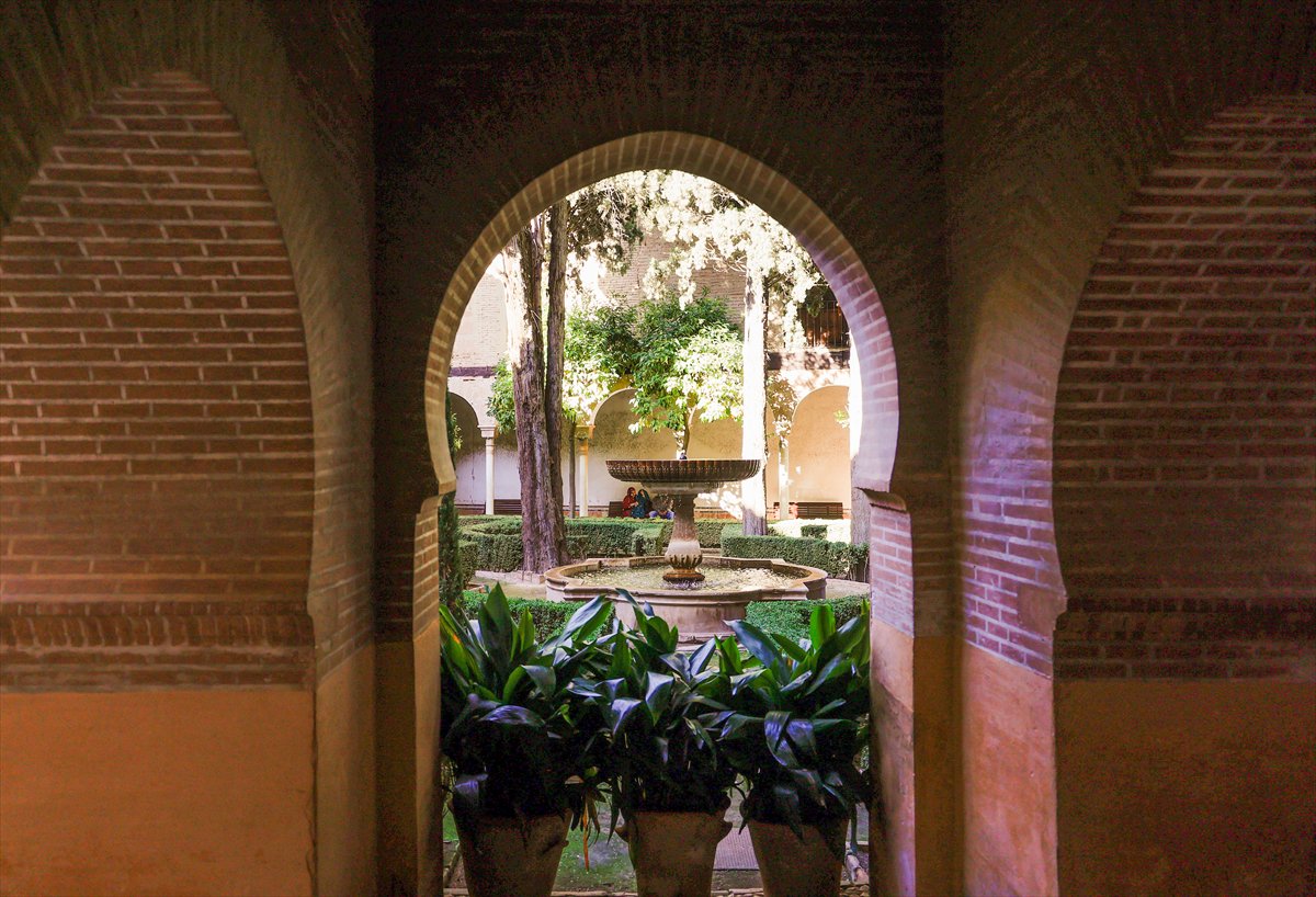 Endülüs'te zamana direnen güzellik: El Hamra Sarayı