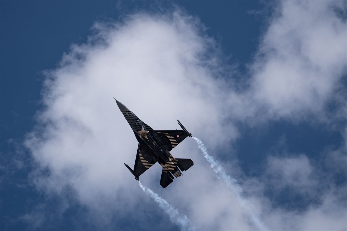 SOLOTÜRK gösteri ekibi son olarak Erzurum'da görev aldı