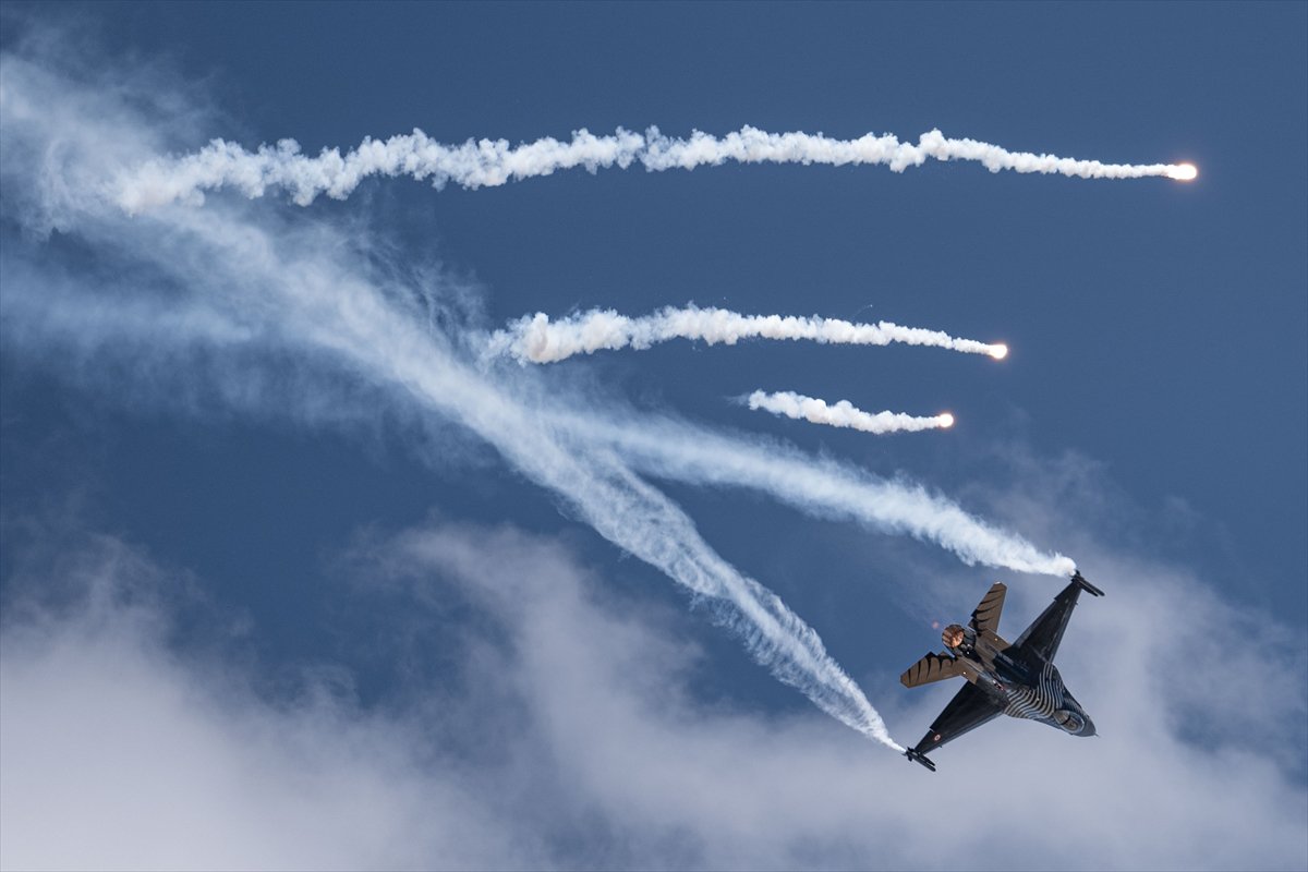SOLOTÜRK gösteri ekibi son olarak Erzurum'da görev aldı