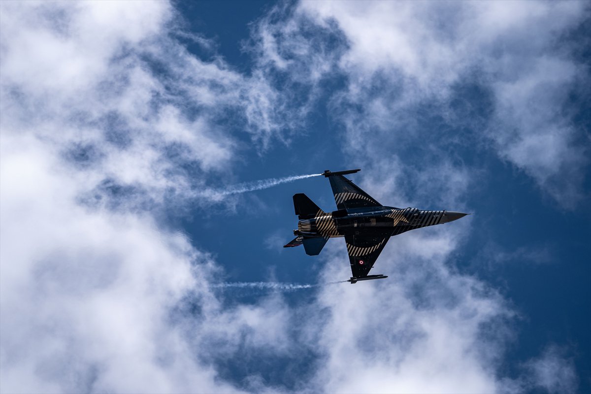 SOLOTÜRK gösteri ekibi son olarak Erzurum'da görev aldı