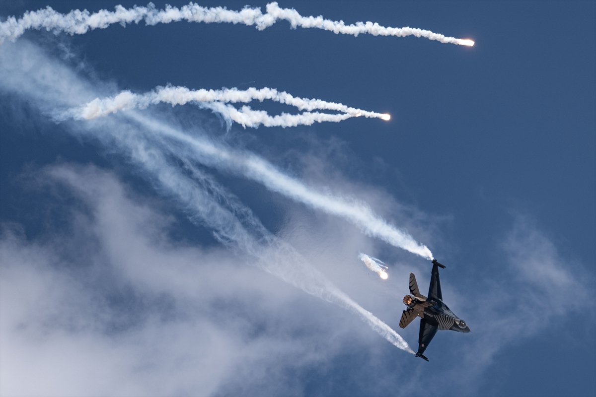 SOLOTÜRK gösteri ekibi son olarak Erzurum'da görev aldı