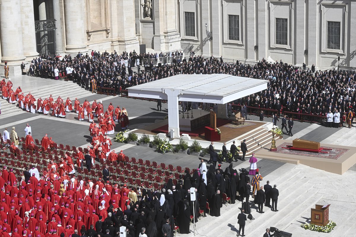 Vatikan’da Papa Franciscus için veda töreni