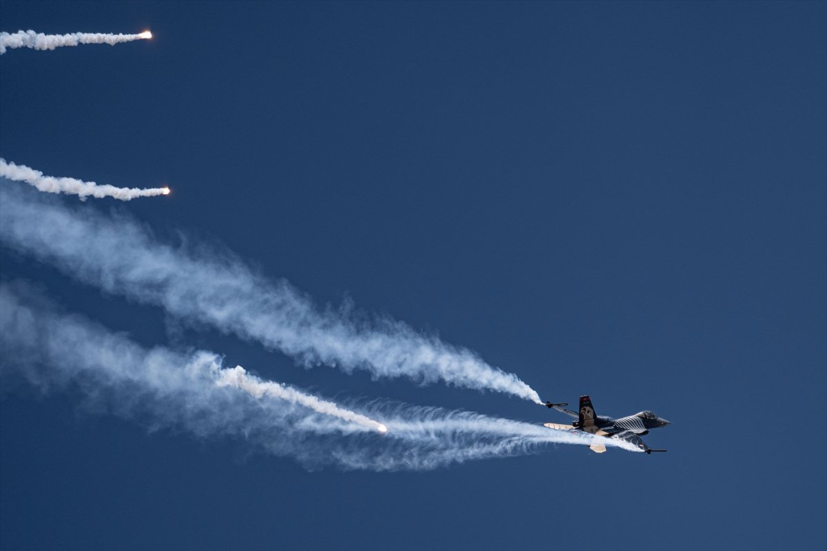 SOLOTÜRK gösteri ekibi son olarak Erzurum'da görev aldı