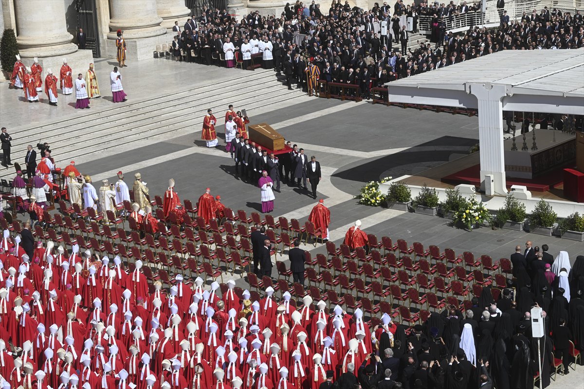 Vatikan’da Papa Franciscus için veda töreni