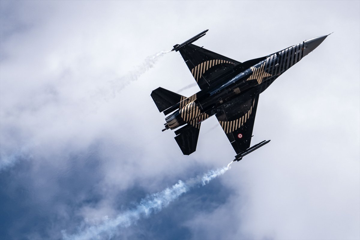 SOLOTÜRK gösteri ekibi son olarak Erzurum'da görev aldı