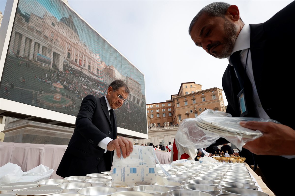 Vatikan’da Papa Franciscus için veda töreni