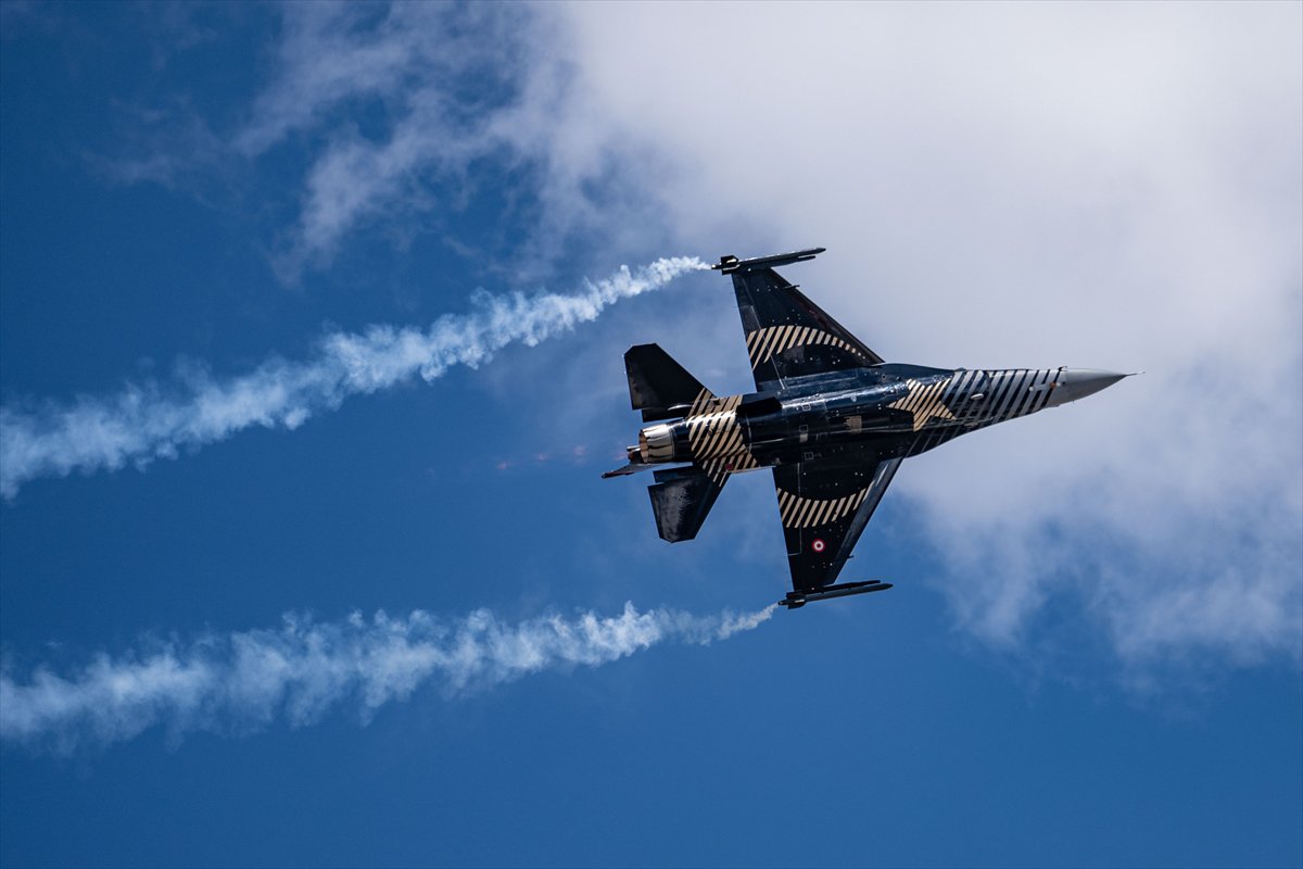 SOLOTÜRK gösteri ekibi son olarak Erzurum'da görev aldı