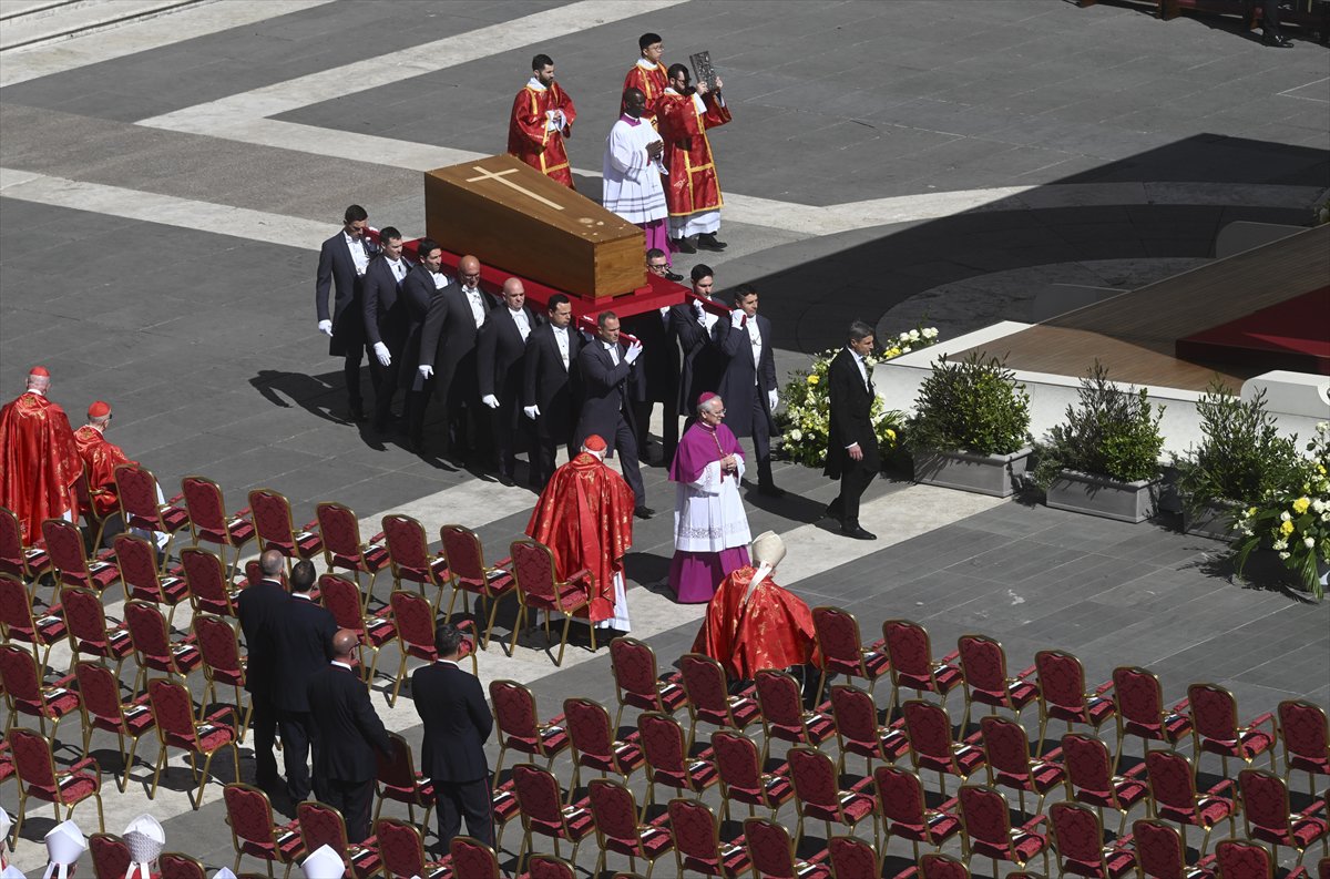 Vatikan’da Papa Franciscus için veda töreni