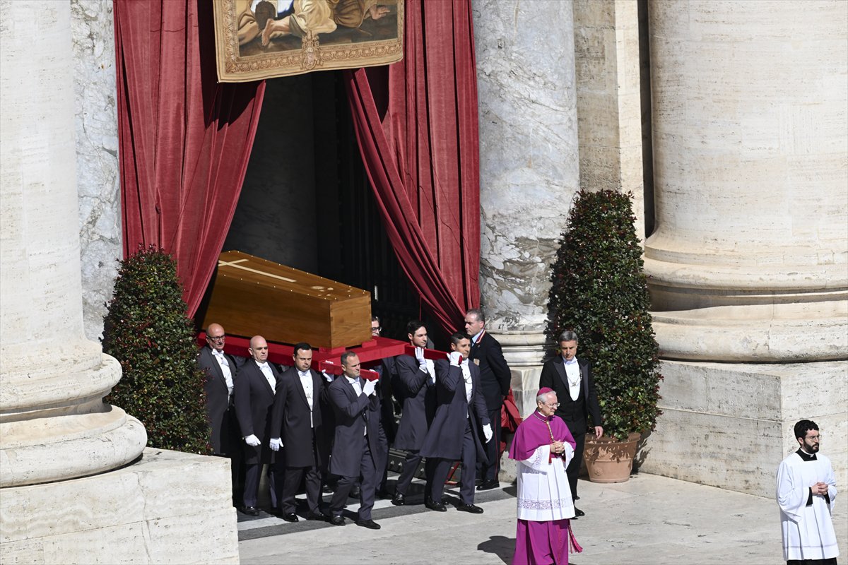 Vatikan’da Papa Franciscus için veda töreni